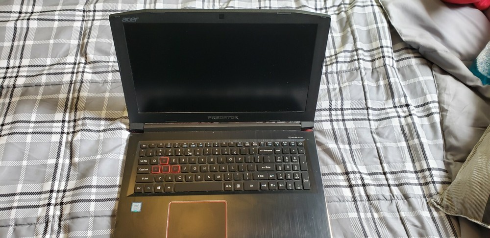 Acer Predator Helios 300 15.6in. (256GB, Intel Core i7 7th Gen., 2.80GHz, 16GB)