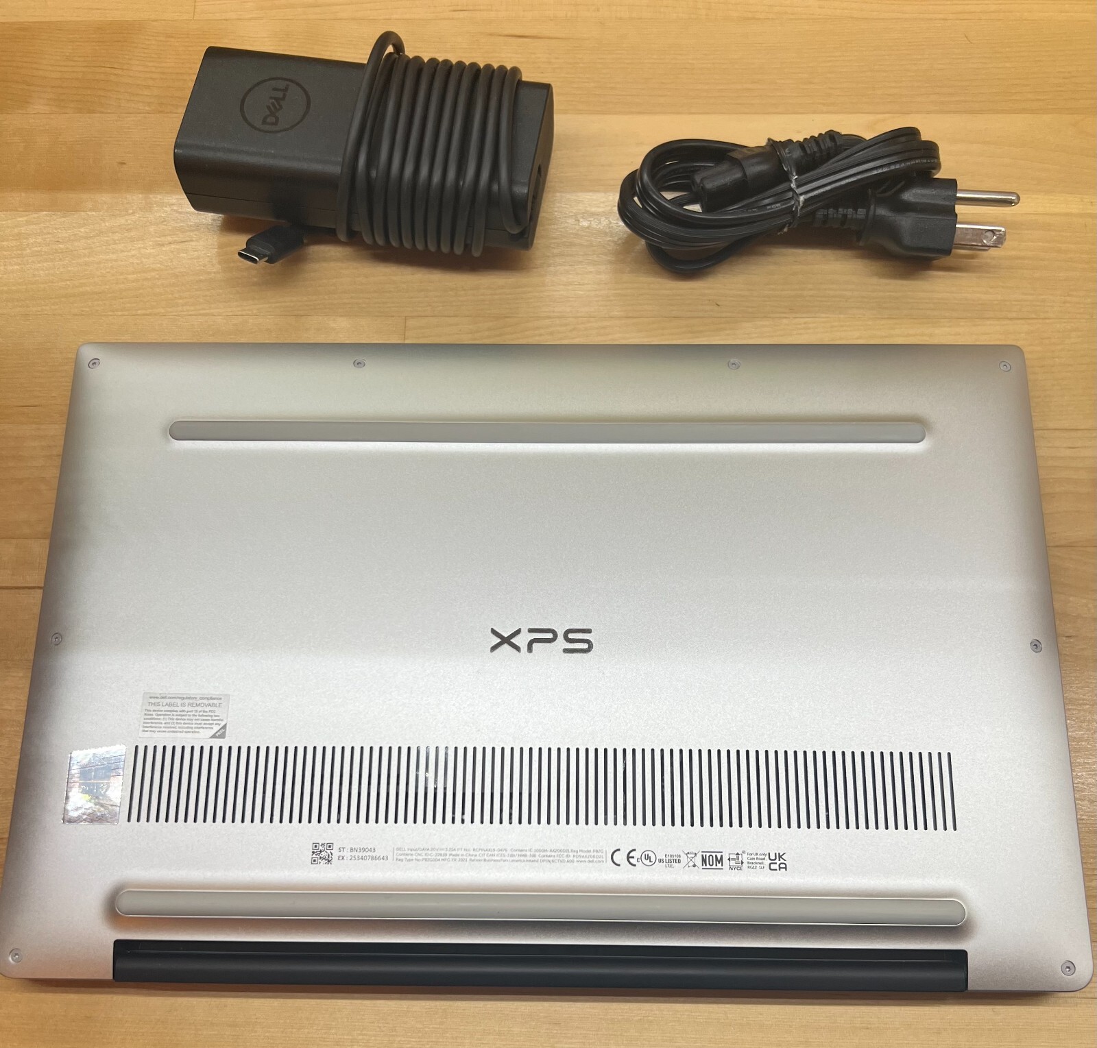 2021 Dell XPS 13 9043 i5-1135G7 8GB RAM 256GB SSD 13.3" OLED 3.5K TOUCH SCREEN gallery