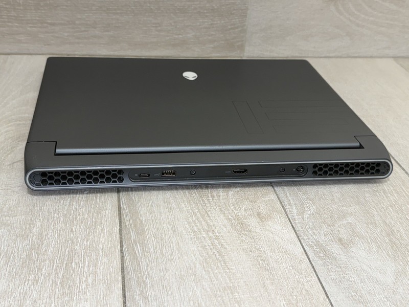 “READ”Alienware M15 R7 AMD Ryzen 7 6800H GeForce RTX 3060 16GB RAM 512GB NVMe gallery