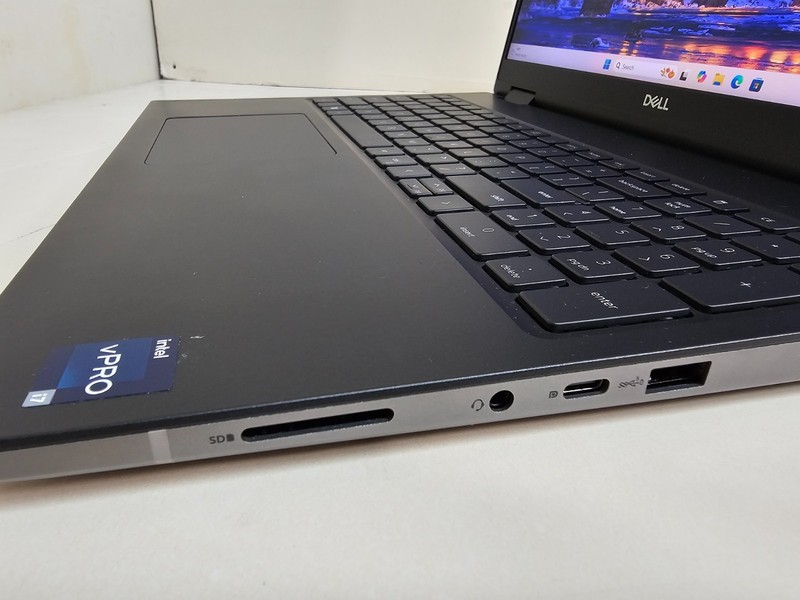 Dell Precision 7670 Laptop - i7-12850HX 32GB 512GB SSD RTX A1000 16"-Wty 9/26 gallery