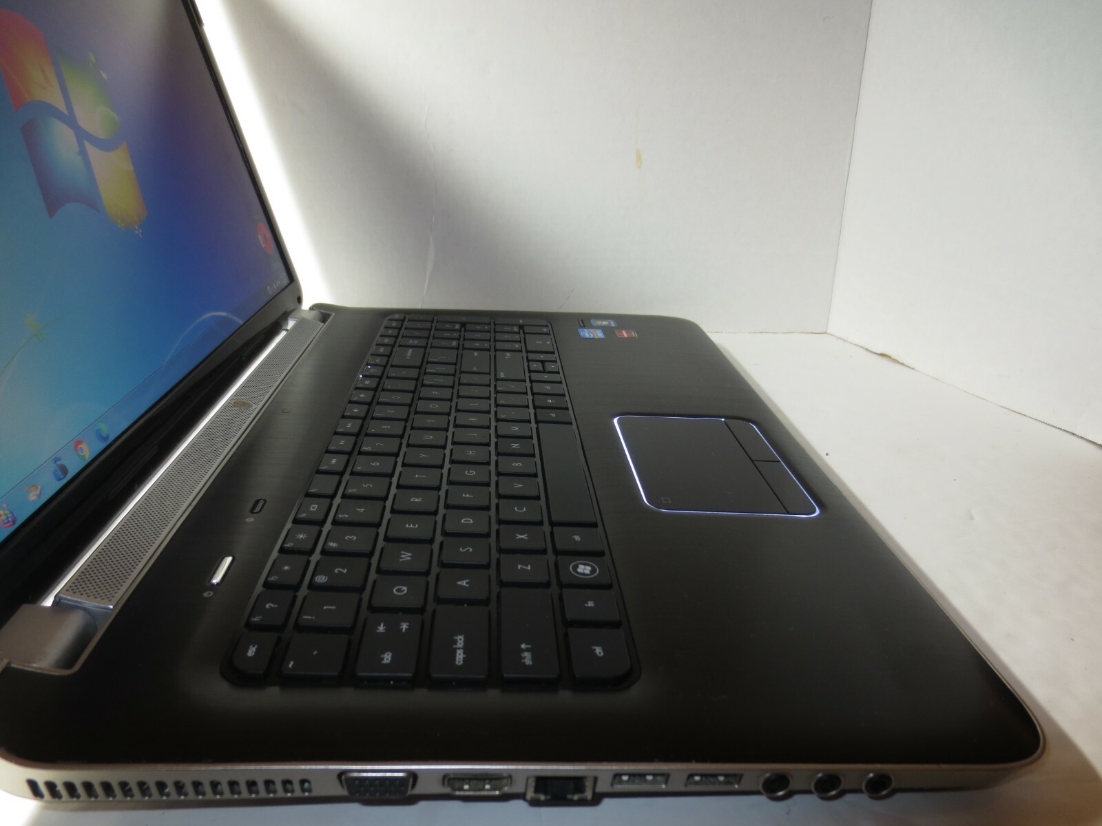 HP PAVILION DV7-6135DX 17.3" COREi7-2630QM@2.0GHz 6GB RAM 640GB HDD WIN7 OFF13(1 gallery