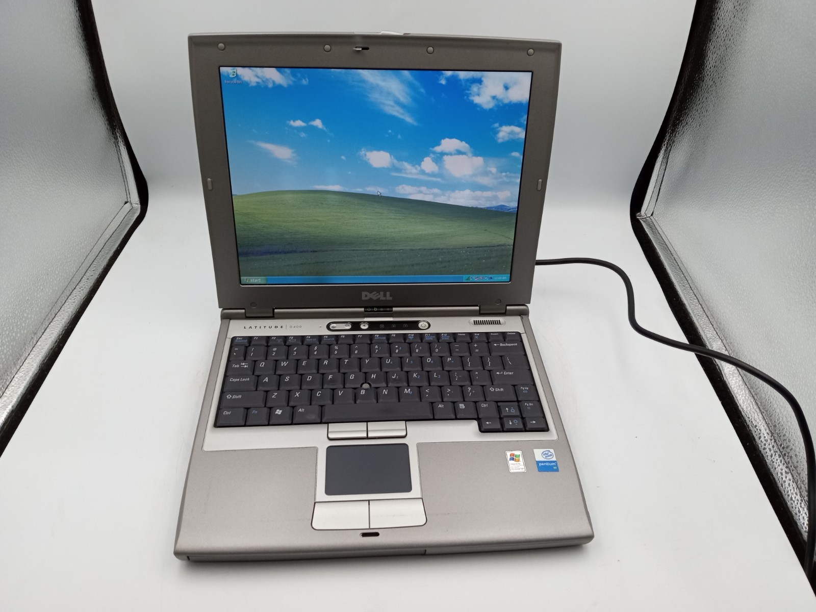 Dell Latitude D400 12.1" Intel Pentium M 1.5GB RAM 80GB HDD WinXP - READ -RR gallery