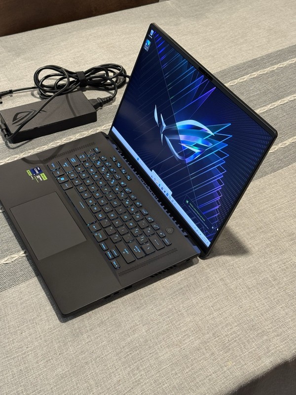 ASUS ROG Zephyrus M16 GU604VI | i9-13900H RTX 4070 32GB RAM 2TB SSD 240Hz gallery