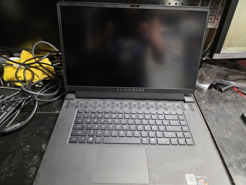 Alienware M17 R5 AMD R76800H, 16GB Ram, 2x1TB Nvme SSD, RTX 3070Ti gallery
