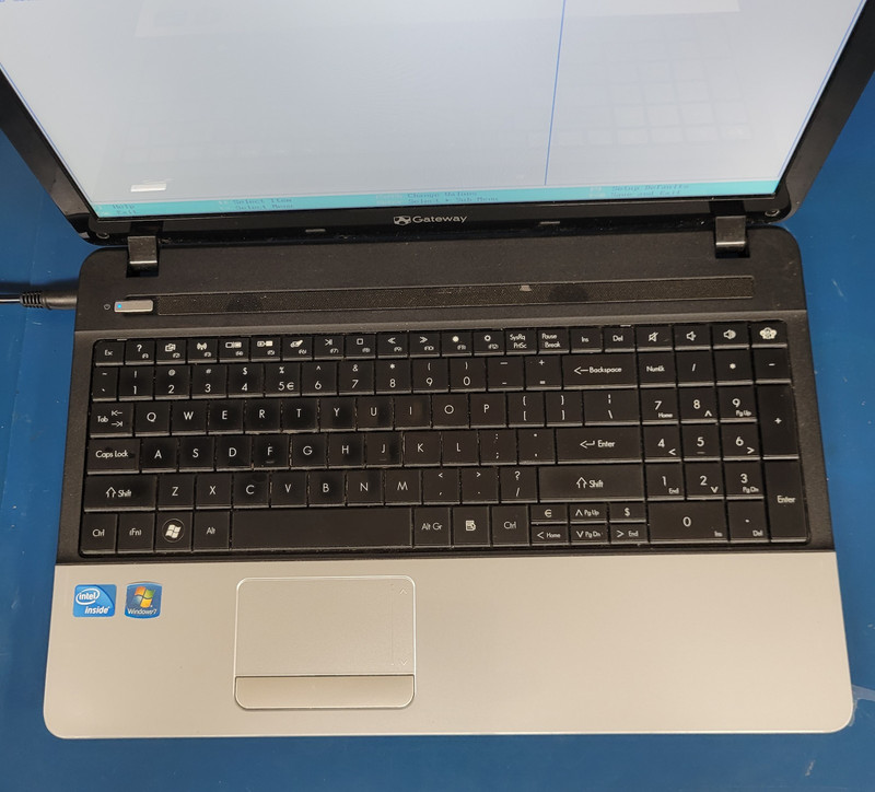 Gateway NE56R13u 15.6" Laptop -Intel Celeron B820 @1.70 GHz-NO HDD gallery