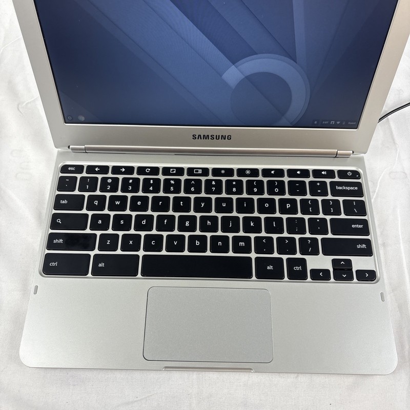Samsung Chromebook XE303C12 Exynos Silver Series 3 1000MB w/ Charger gallery