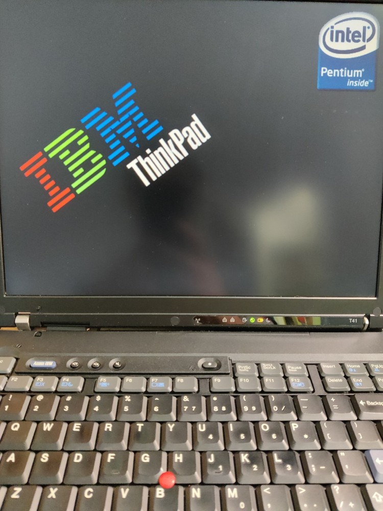 IBM ThinkPad T41 14" Pentium M 1.60GHz 512MB no HDD