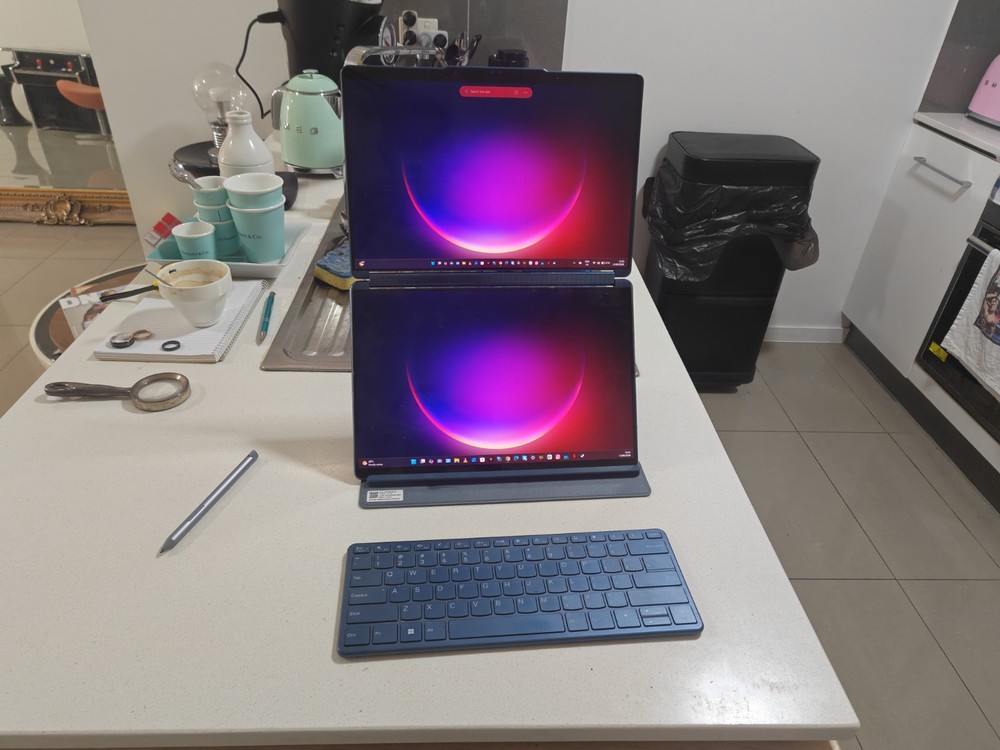 Lenovo Yoga Book 9i 13IRU8 Dual 13.3" 2.8K OLED Touch i5-1335U 16GB 512GB Boxed