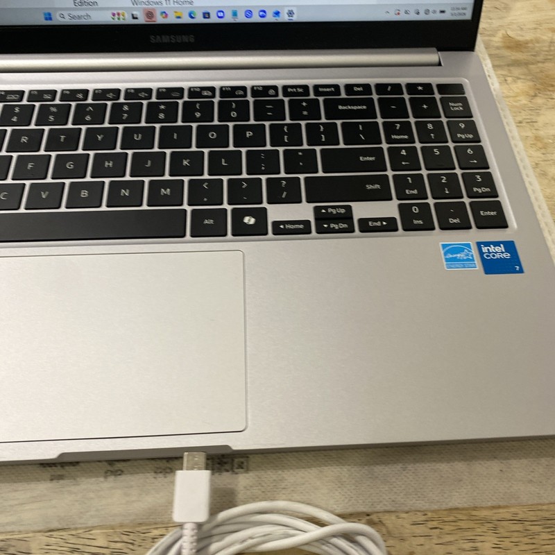 Samsung Galaxy Book 4| 15.6 Silver FHD Intel Core 7 150U| 16GB RAM|512GB SSD gallery