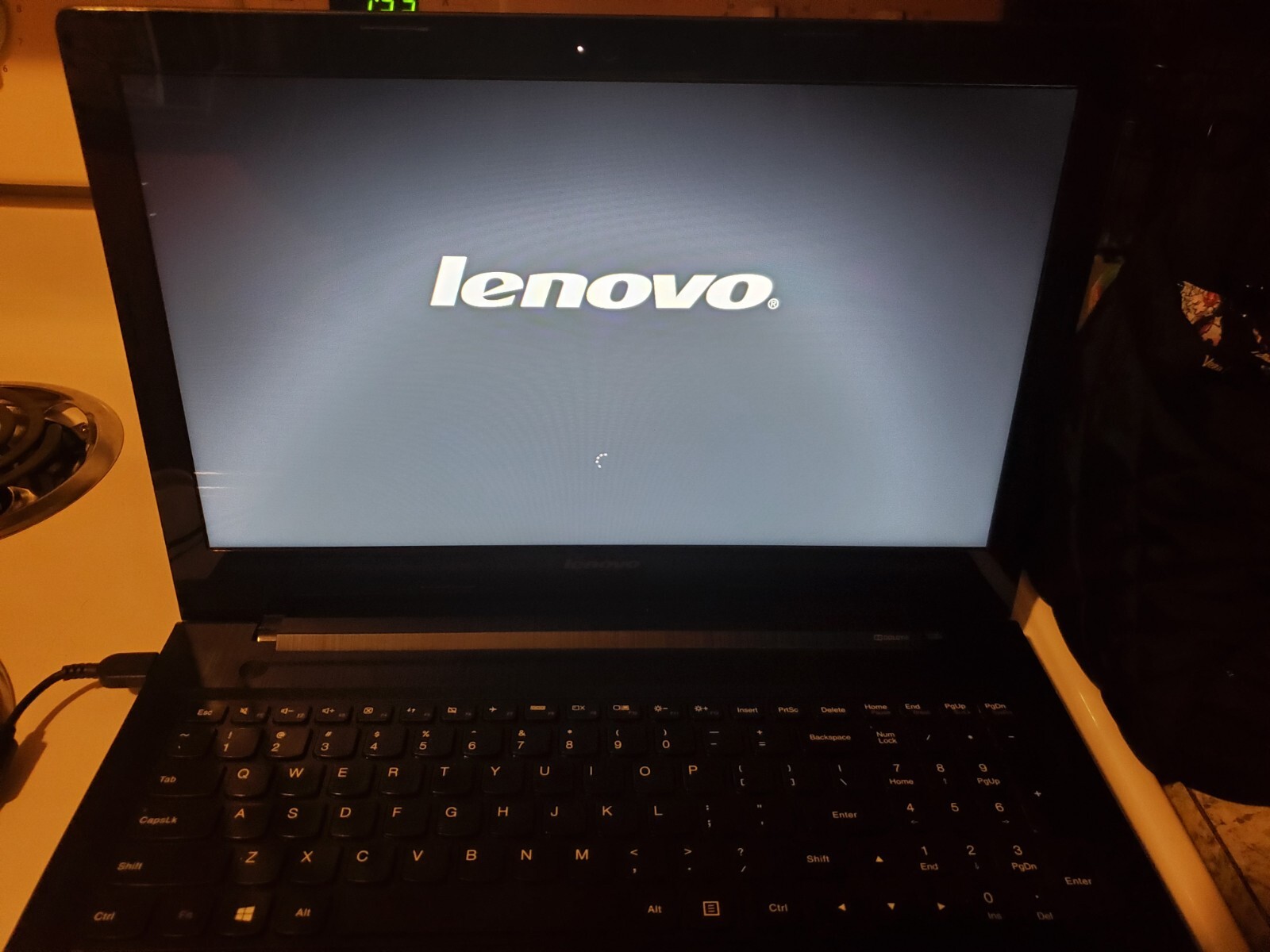 Lenovo G50-80 80L0 15.6" (Intel i3-4030U 1.90GHz, 4GB, 1TB 5400K HDD, Win 10) gallery