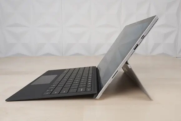 Surface Pro 4 Used (good condition) silver + keyboard gallery