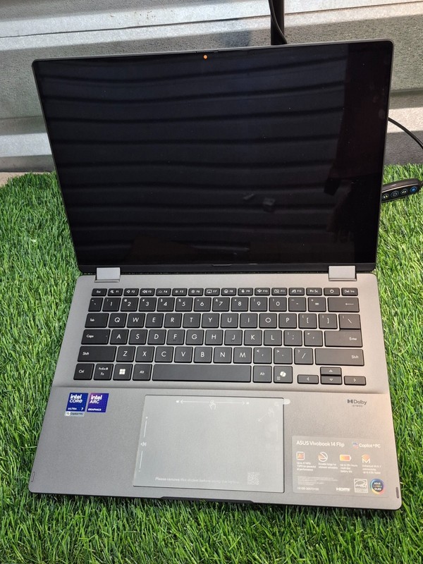 ASUS Vivobook Flip TP3407S Copilot+ PC 14" OLED Touch Core Ultra 7 256V 16GB 1TB gallery