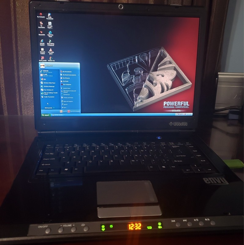 RARE Voodoo Envy Mi:732 PentiumM 1.73 1gb 40gb FACTORY Windows XP OS Clevo M560A gallery