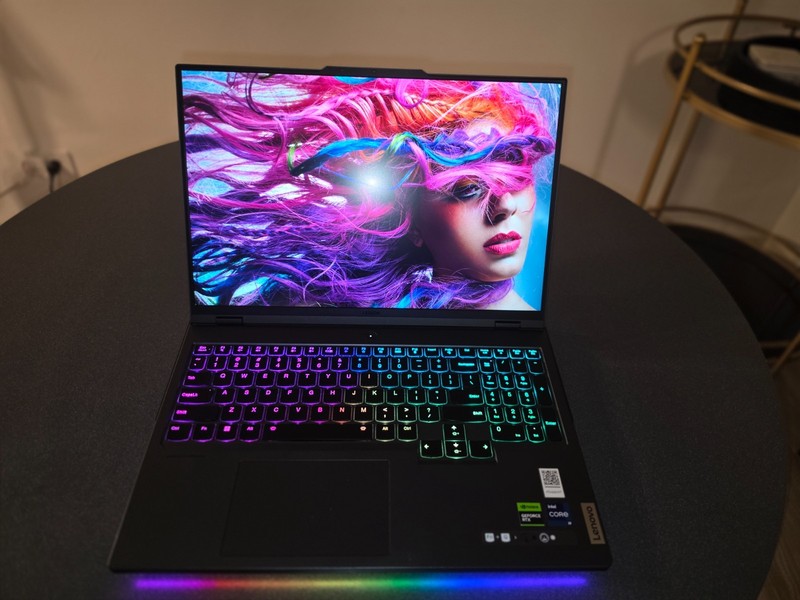Lenovo Legion Pro 7 16IRX9H 16"9-13900HX 32GB RAM 1TB SSD GeForce RTX 4080 gallery