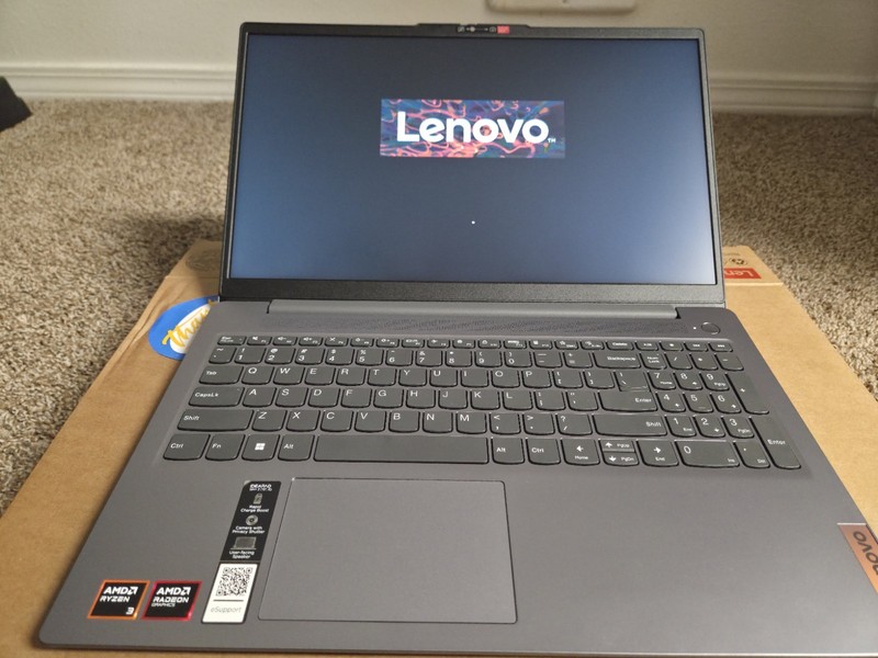 Lenovo IdeaPad Slim 3 15AMN8 15.6" FHD (AMD Ryzen 3, 8GB RAM, 256GB SSD) gallery