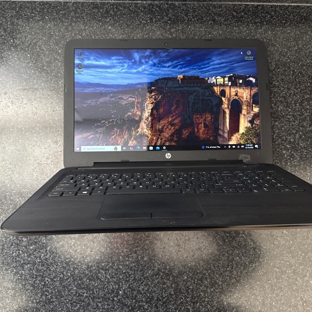 HP 15-ba079dx AMD A10-9600 Radeon R5 6GB RAM 1TB HDD Win 10 Pro Touchscreen
