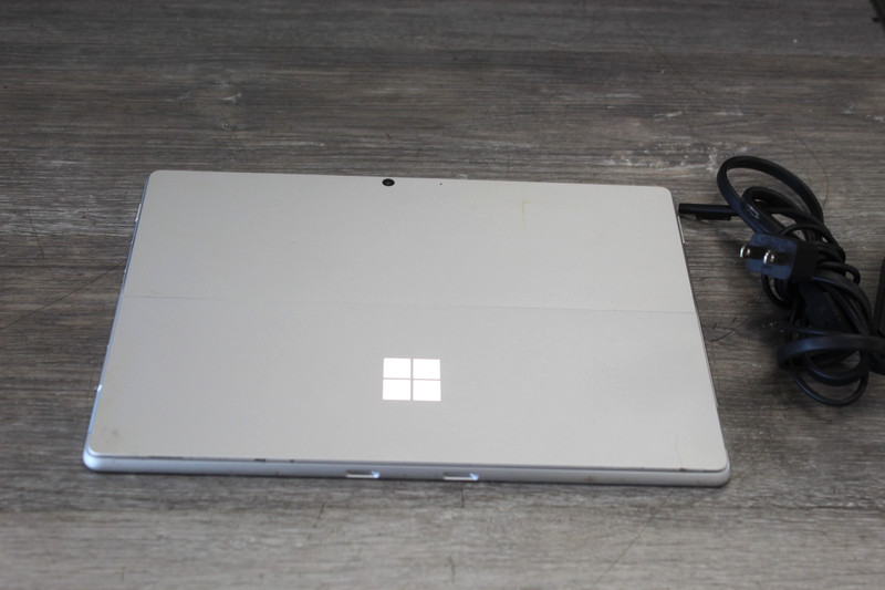 Microsoft Surface Pro 8 1983 13" 8GB 256GB SSD Intel Core i5 11th Gen., 2.40 GHz gallery