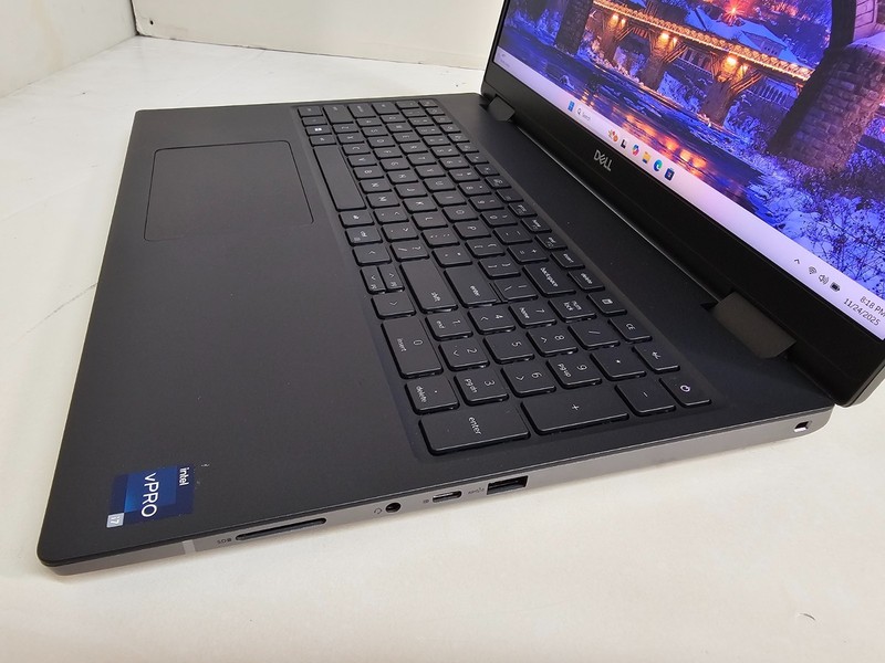 Dell Precision 7670 Laptop - i7-12850HX 32GB 512GB SSD RTX A1000 16"-Wty 9/26 gallery