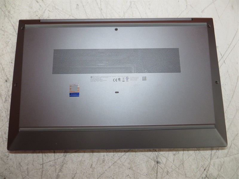 Scratched LCD HP ZBook Firefly 15 G7 Intel i7-10510U 1.8GHz 16GB 512GB SSD gallery