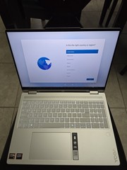 Lenovo Yoga 7 2-in-1 16AKP10 16″ Ryzen AI 5 340 16GB RAM 512GB Laptop