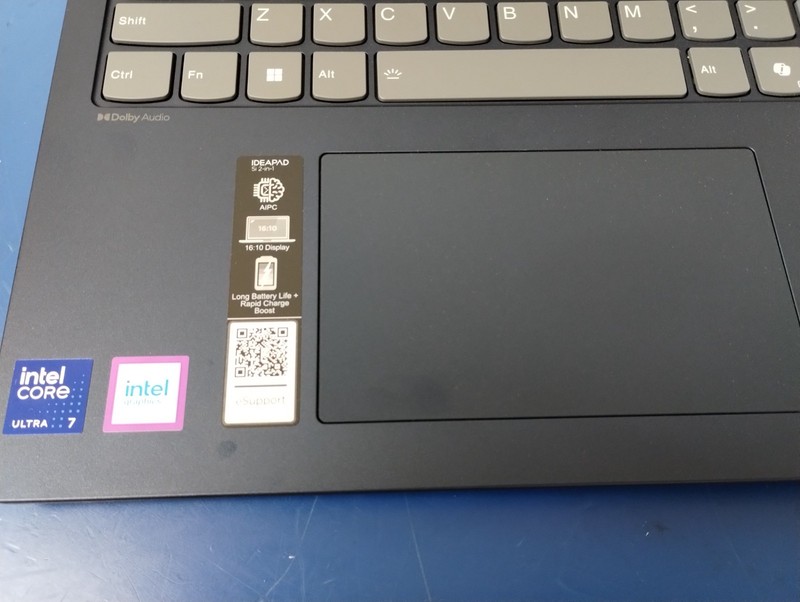 Lenovo IdeaPad 5 2-in-1 16AKP10, Intel Core Ultra 7 255U, 32 GB RAM, 1 TB NVMe gallery