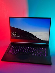 MSI GS65 STEALTH THIN 16GB RAM i7-8750H GTX 1070 2.2Hz