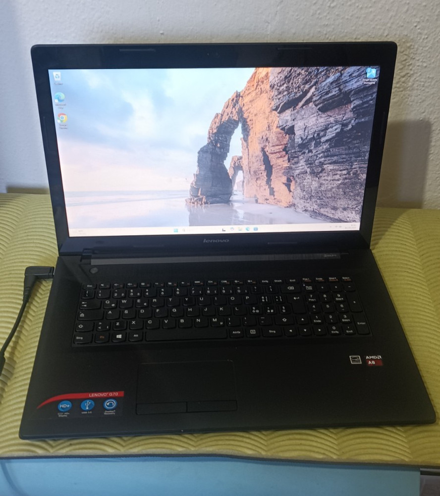 Lenovo ideapad G70-35 17.3" 1600x900 AMD A8-6410 QUADCO 8gb 256gb RADEON R5 1GB