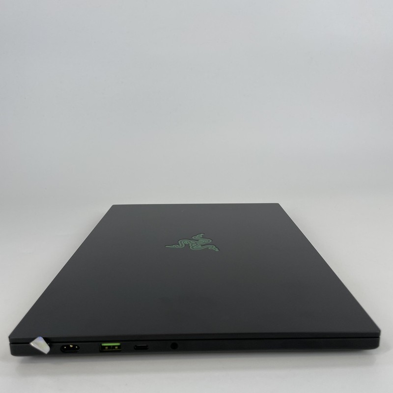 Razer Blade 14 120Hz QHD+ Ryzen AI 9 365 32GB 1TB SSD RTX 5070 Very Good gallery