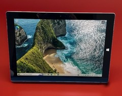 Microsoft Surface 3 1645 12″ Tablet Atom x7 Z8700 1.6GHz 2GB 64GB Windows 10