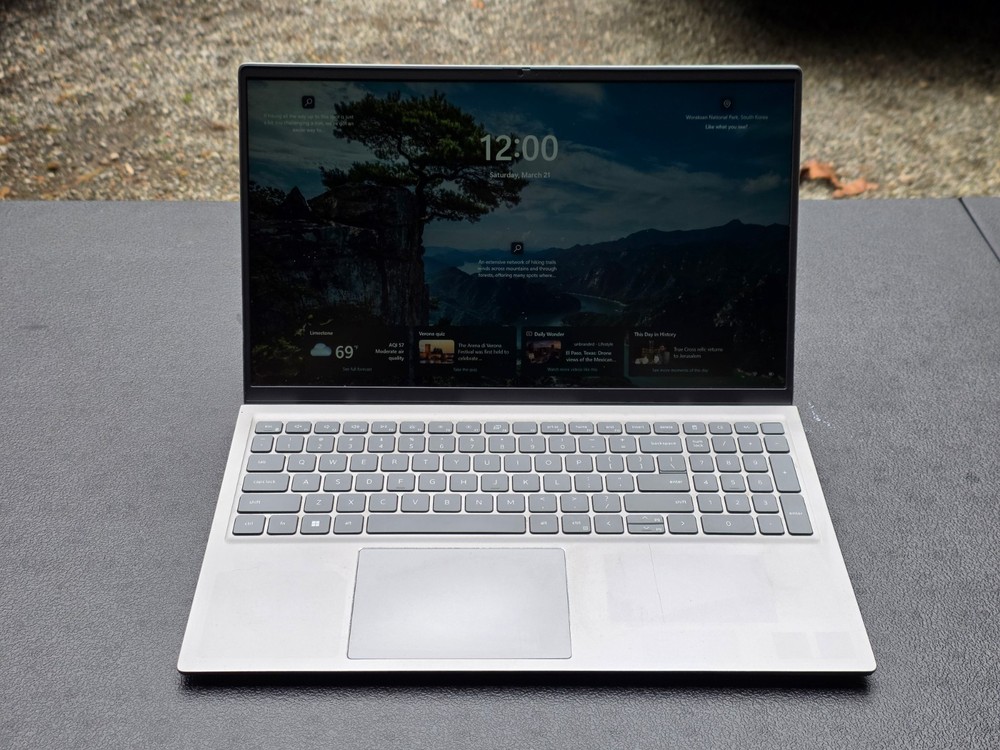 15" Dell Inspiron 15 5510 - i5-11320H, 8GB, 256GB NVMe M.2 SSD | USB-C Port!!
