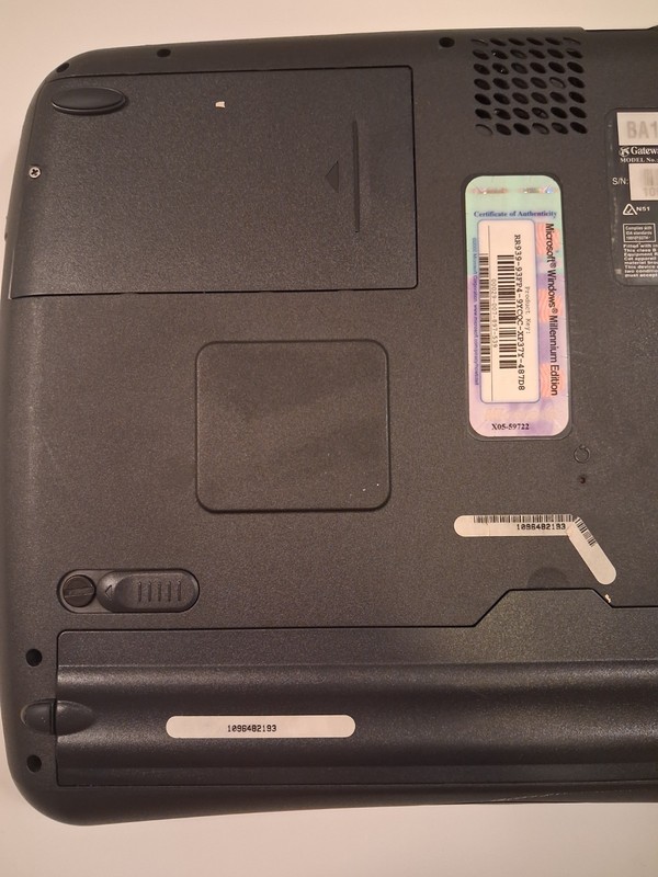 Vintage Gateway Solo 1150 Laptop Windlows ME - Parts or Repair Only gallery