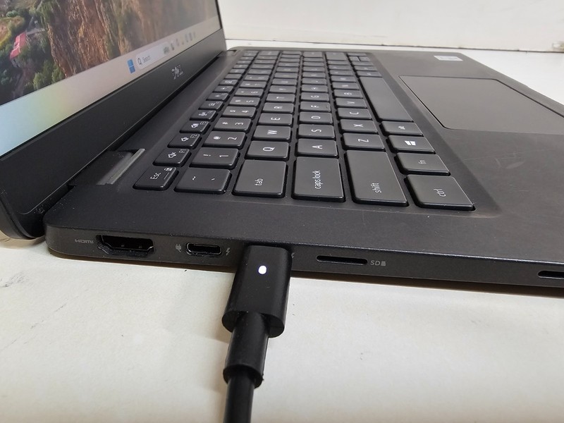 Dell Latitude 7310 Laptop - 1.7 GHz i5-10310U 16GB 512GB 13.3" Touchscreen - SP1 gallery