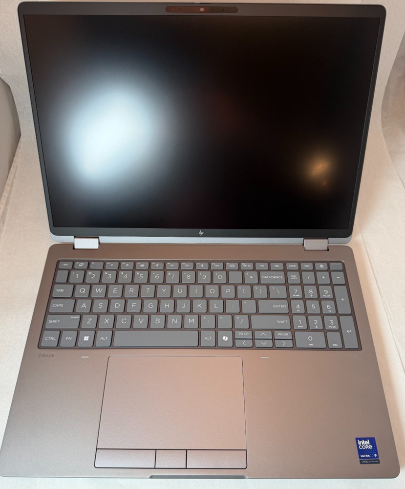 HP Zbook Fury 16 G1i Ultra 9 285HX/RTX 1000/32GB DDR5/512 GB SSD - Open Box wty