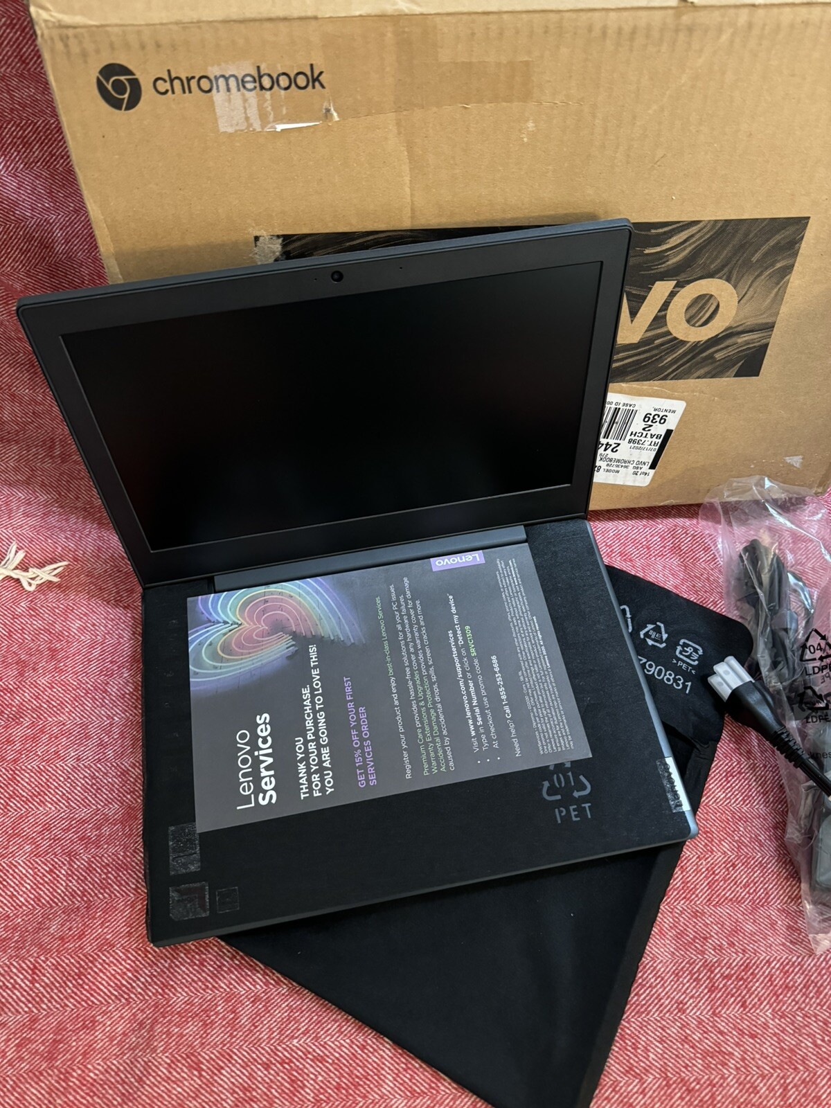 Lenovo IdeaPad 3 82H4000EUS 11.6" Chromebook A6-9220C 4GB 64GB eMMC Chrome OS gallery