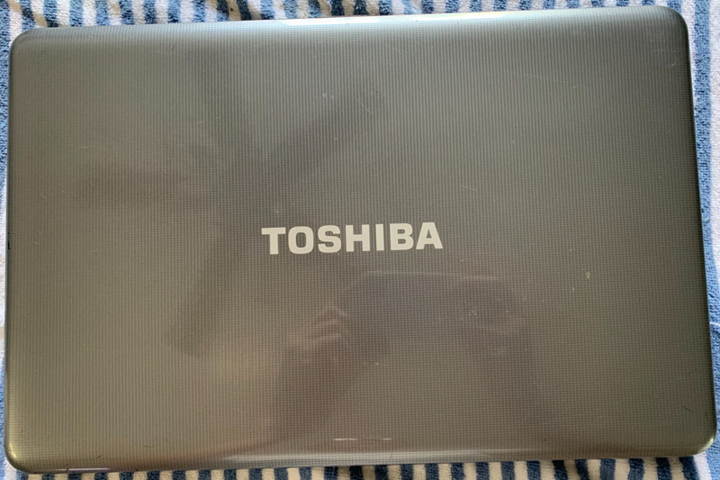Toshiba Satellite C875-S7341 Intel i3-2328M 2.20Ghz 4GB Ram Chg. Battery. No HDD gallery
