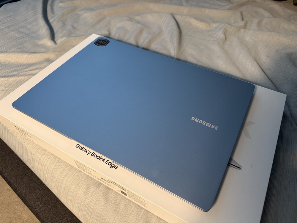 Samsung Galaxy Book4 Edge 16" Snapdragon 16GB RAM Win11 Blue AI PC