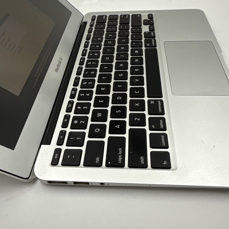 Apple MacBook Air Mid 2014 13" A1465 Core i5-4250U 1.4GHz 4GB 128GB gallery