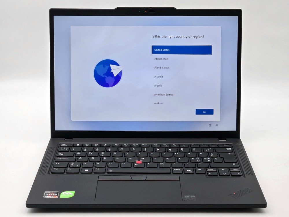 Lenovo ThinkPad T14 Gen 5 14" FHD+ Touch RYZEN 7 PRO 8840U W/ RADEON 780M