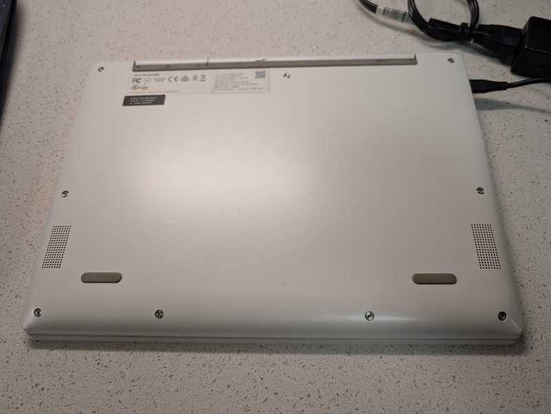 Lenovo Chromebook C330 11.6" Touchscreen 2-in-1 (81HY0001US) 32GB 4GB - White gallery