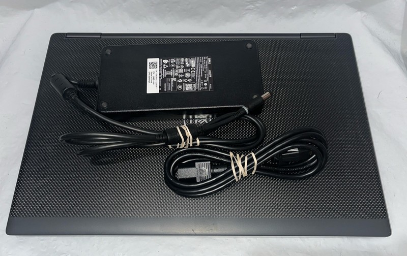 Dell Precision 7740 17.3" i7-9850H@2.6GHz, 32GB RAM, 512 GB M2, Win 11 Pro gallery