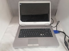 Sony VAIO VGN-NR110E t2310 @1.46GHz 2GB DDR2 Broken Screen Missing 2 Keys