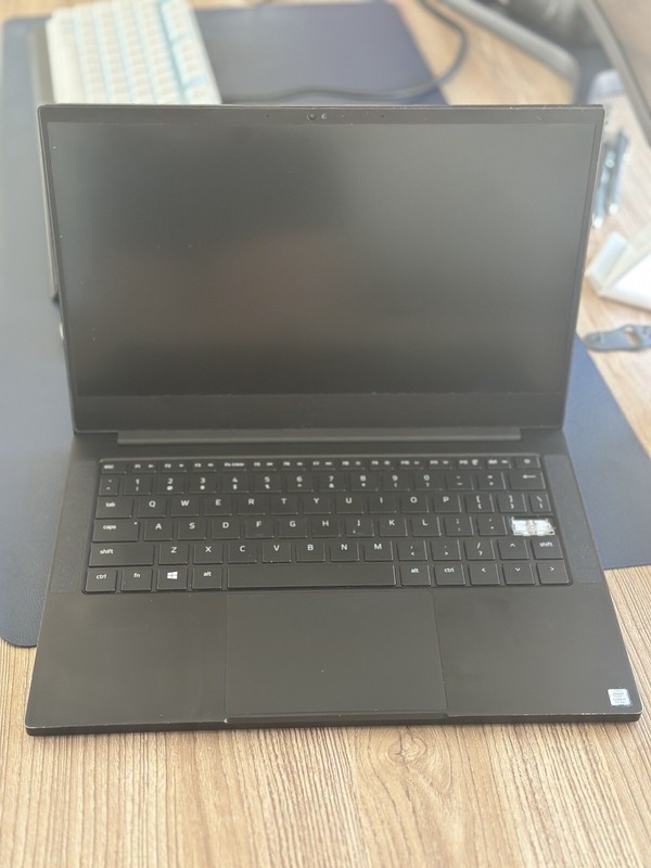 Razer Blade Stealth 13 RZ09-02812E71 i7-8565U 1.8GHz 16GB 256GB SSD NVIDIA MX150 gallery