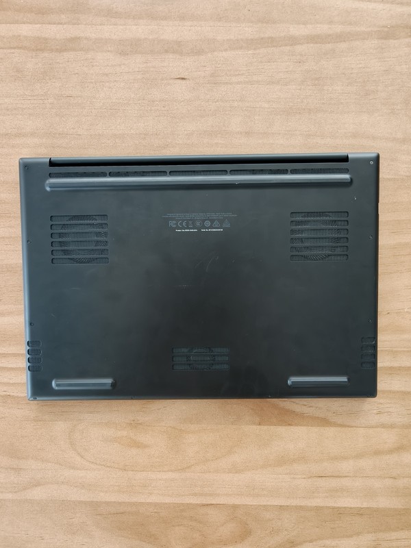 Razer Blade 18 i9-13950HX 32GB 2TB RTX 4090 - THERMAL ISSUE gallery