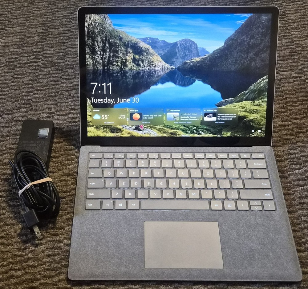 Microsoft Surface Laptop, 13.5", Intel Core i7 7660U, 16GB 512GB, Windows 10 Pro
