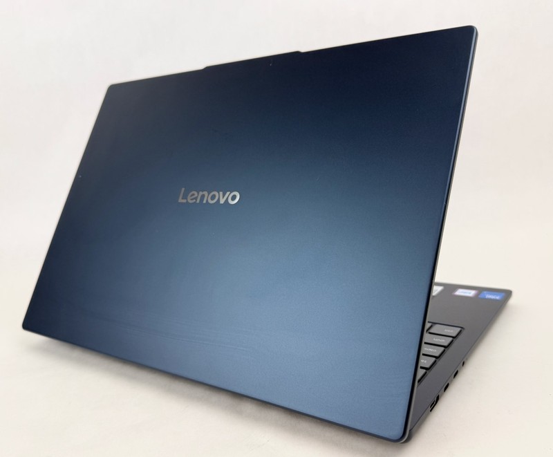 IdeaPad Slim 5 16IRH10R 16" 1920x1200 Touch Core 7 240H 16GB 1TB SSD W11H gallery