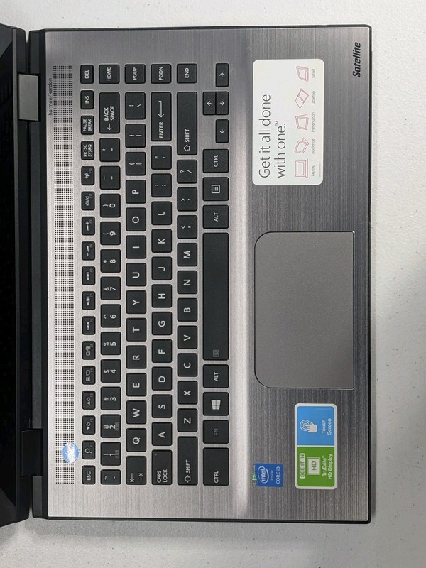Collectable Toshiba Satellite E45W-C4200X 14in 500GB, 6GB RAM/ i3 5th Gn 2.1GHz gallery