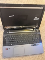 TOSHIBA SATELLITE L75D A7283 – FOR PARTS/REPAIR – AMD A4 – broken monitor