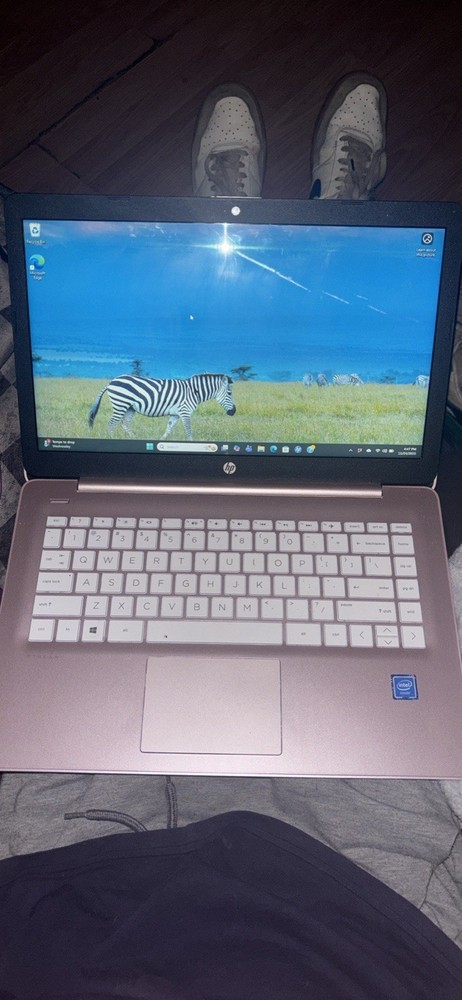 (HP Stream Laptop) / Model 14-cb172wm. Charger Included