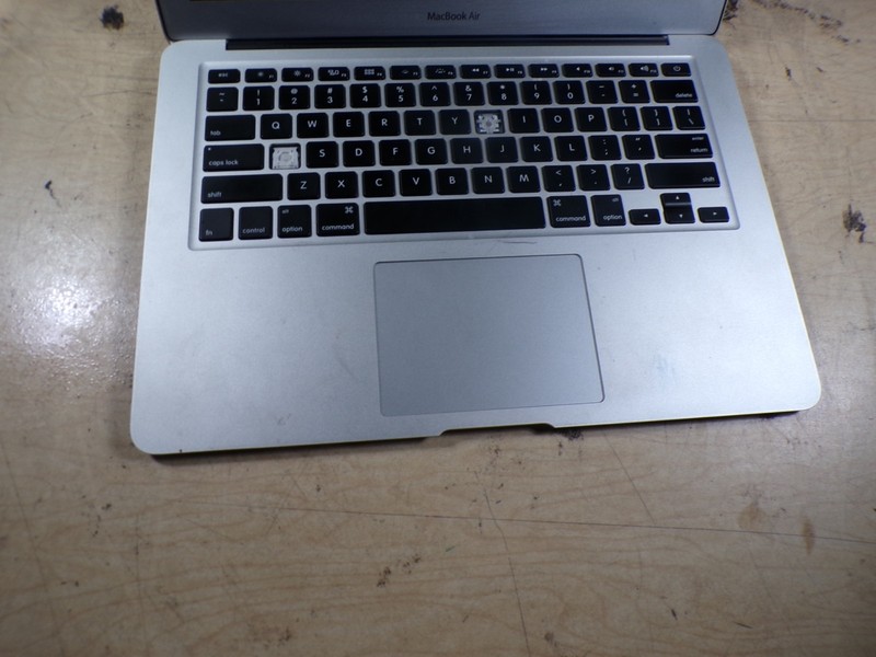 MACBOOK AIR “CORE I5” 1.3 13” (MID-2013) 1.3 GHZ CORE I5 (I5-4250U) 4GB RAM gallery