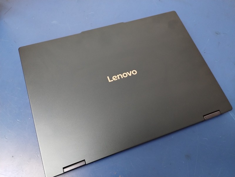 Lenovo IdeaPad 5 2-in-1 16AKP10, Intel Core Ultra 7 255U, 32 GB RAM, 1 TB NVMe gallery